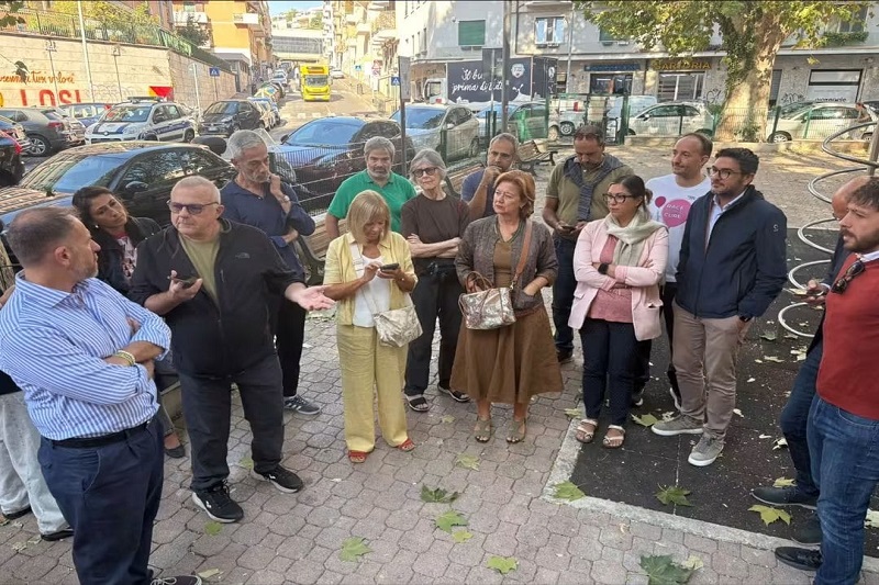 Piazza Giovenale, presentato il progetto definitivo: attraversamento pedonale e dissuasori davanti all’edicola