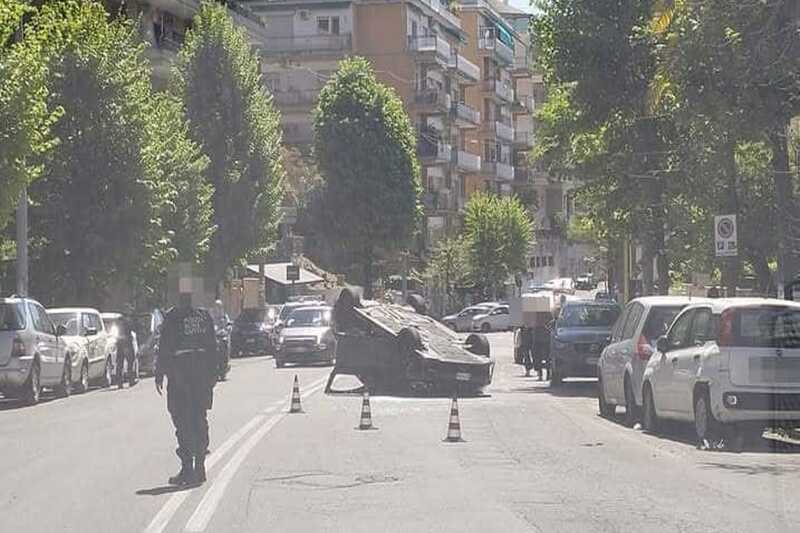 Incidente alla Balduina, scontro tra auto: una si ribalta. Due feriti (RomaToday)