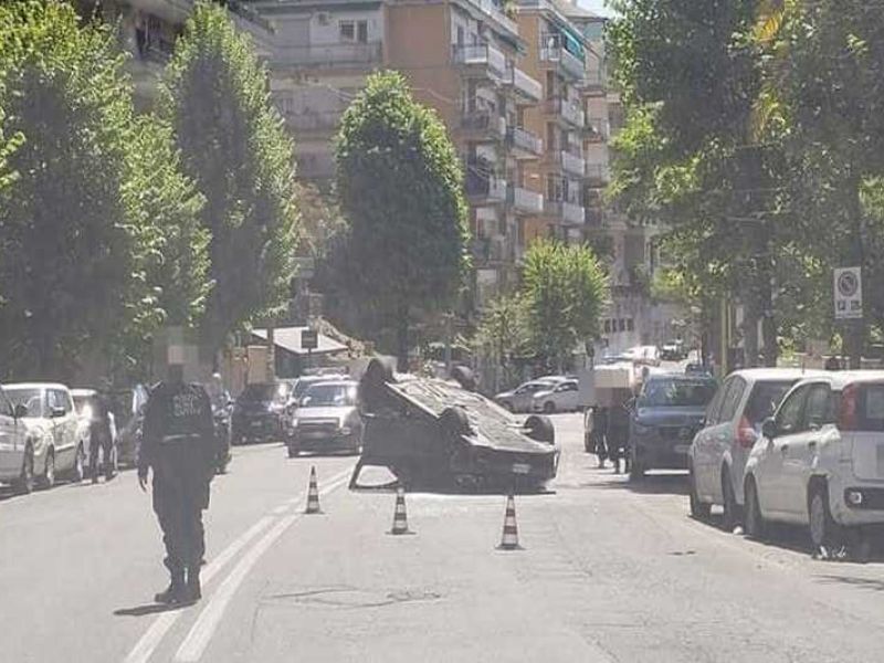 Incidente alla Balduina, scontro tra auto: una si ribalta. Due feriti (RomaToday)