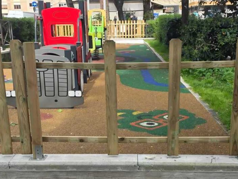 Piazza della Balduina, parco giochi vandalizzato: i cittadini diffidano il Comune